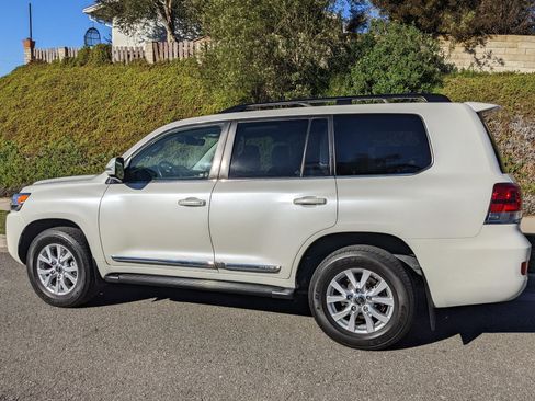 Used 2020 Toyota Land Cruiser AWD/4WD image 3