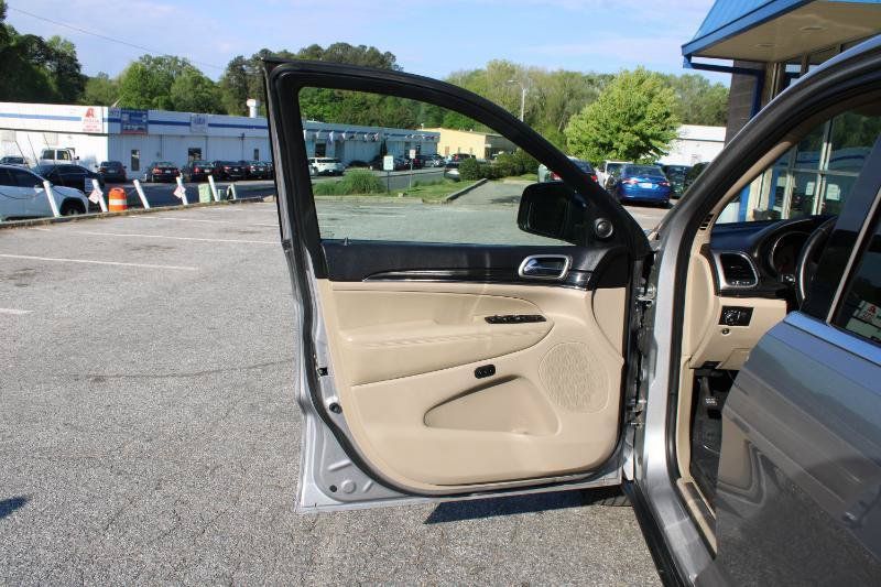Used 2019 Jeep Grand Cherokee Limited w/ Luxury Group II RWD image 16