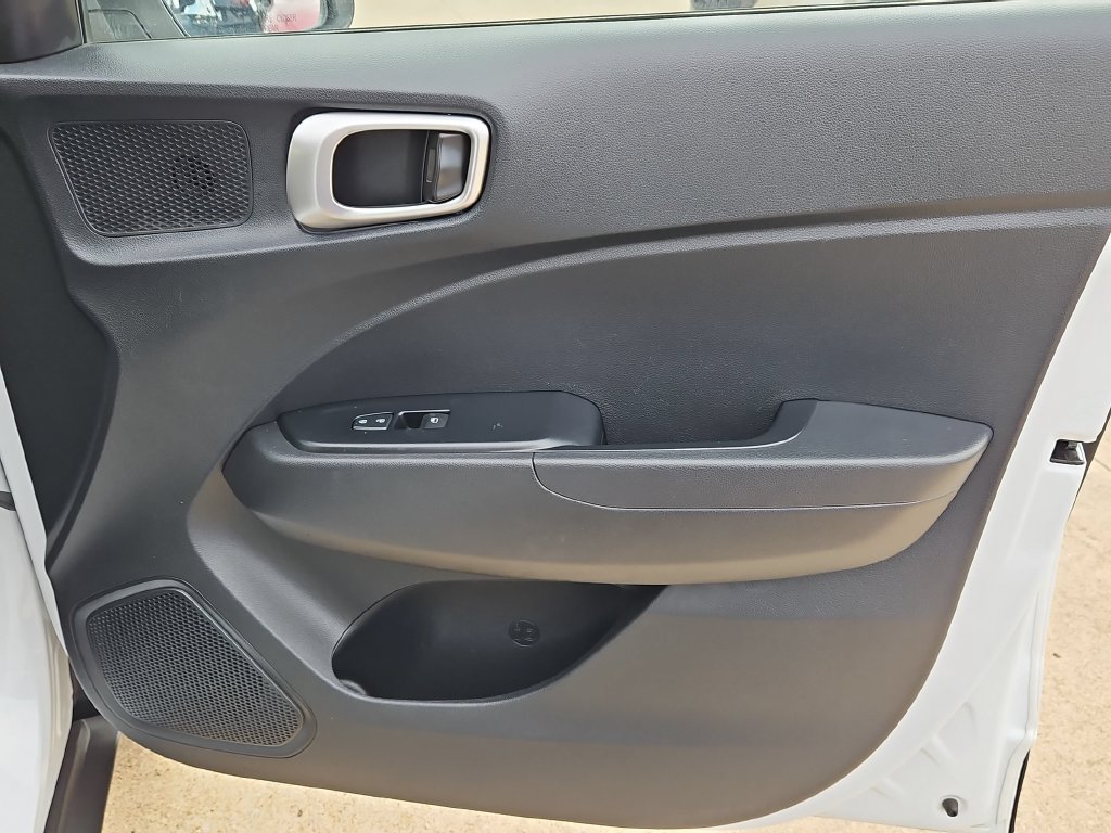 Used 2025 Hyundai Venue SEL FWD image 33