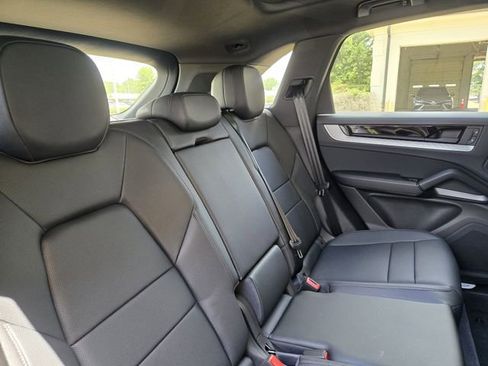Used 2025 Porsche Cayenne image 23