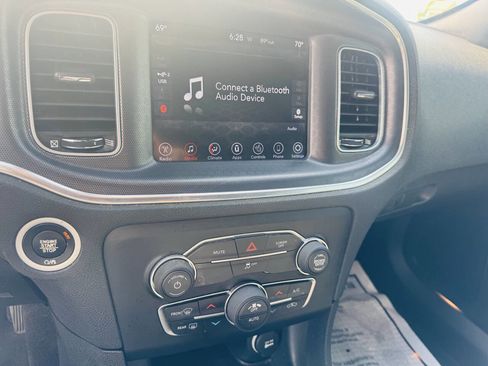 Used 2017 Dodge Charger SXT RWD image 18