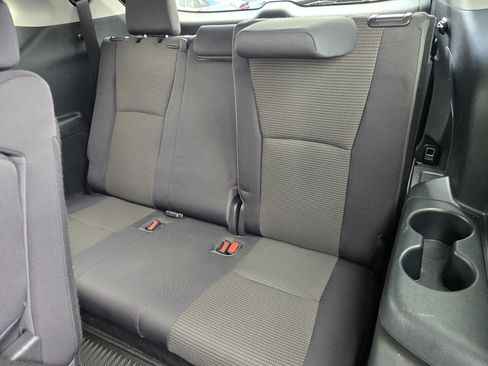 Used 2023 Toyota Highlander L FWD image 12