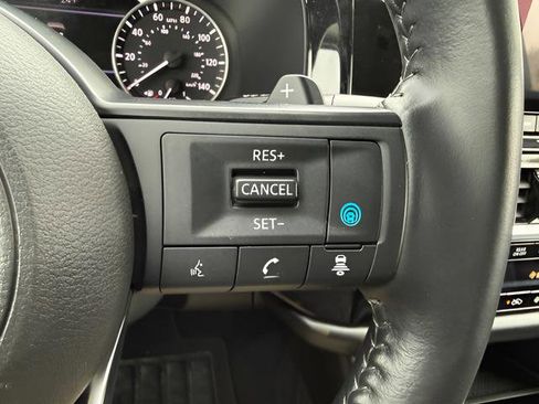 Used 2024 Nissan Pathfinder SV AWD/4WD image 18