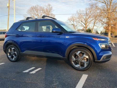 Used 2023 Hyundai Venue SEL image 1