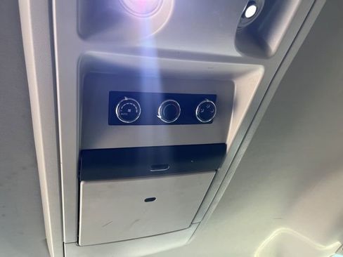 Used 2016 Chrysler Town & Country Touring image 16