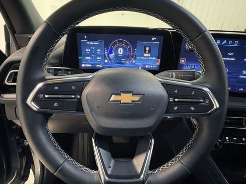 Used 2026 Chevrolet Traverse LT image 37