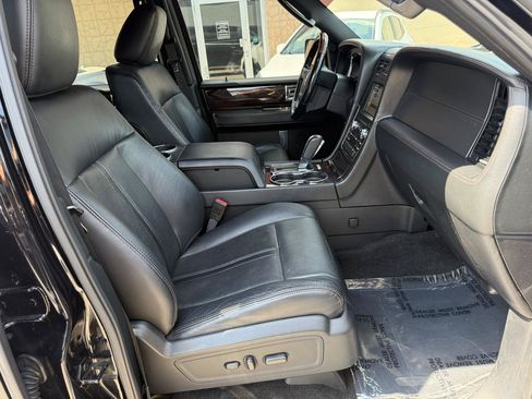 Used 2016 Lincoln Navigator Reserve AWD/4WD image 15