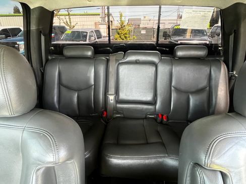 Used 2005 Chevrolet Silverado 2500 LT w/ Heavy-Duty Power Package image 10