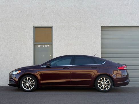 Used 2017 Ford Fusion SE w/ Fusion SE Technology Package image 29