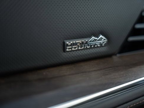 New 2026 Chevrolet Suburban High Country image 47