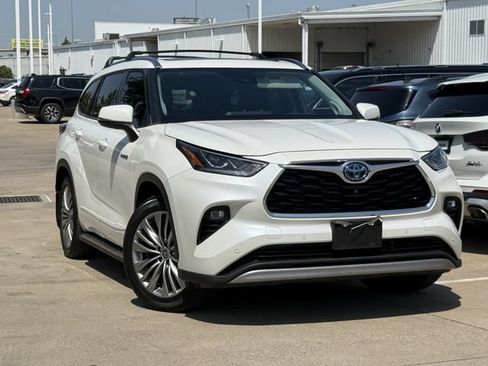Used 2021 Toyota Highlander Platinum AWD/4WD image 2