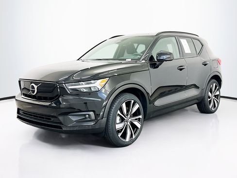 Used 2022 Volvo XC40 P8 Recharge Plus image 3