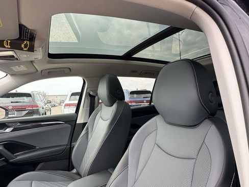 New 2026 Volkswagen Tiguan SE AWD/4WD image 15