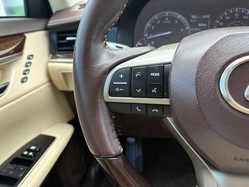 Used 2018 Lexus ES 350 w/ Luxury Package w/Wood Trim FWD image 30