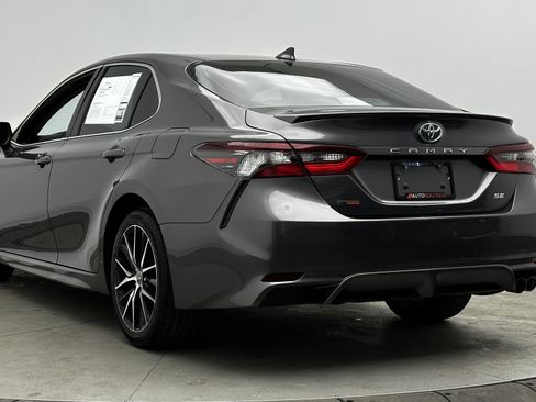 Used 2022 Toyota Camry SE image 5