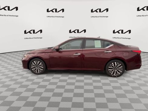 Used 2024 Nissan Altima 2.5 SV w/ SV Premium Package FWD image 5