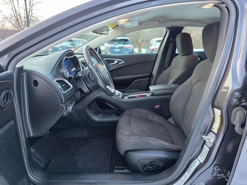 Used 2015 Chrysler 200 Limited w/ Convenience Group image 16