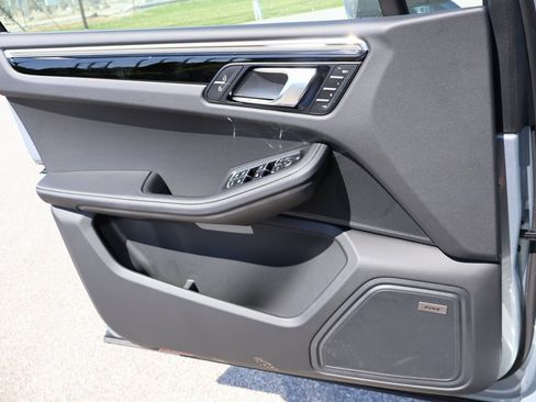 New 2025 Porsche Macan image 36