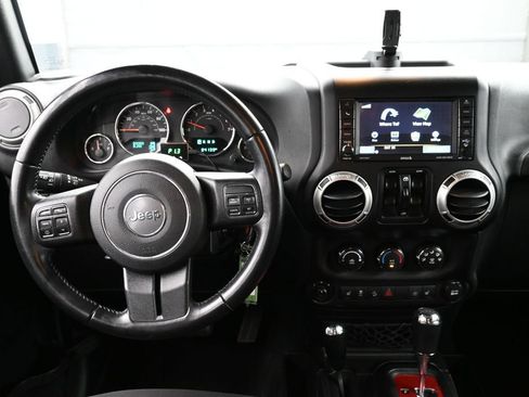 Used 2016 Jeep Wrangler Unlimited Rubicon w/ Connectivity Group AWD/4WD image 11