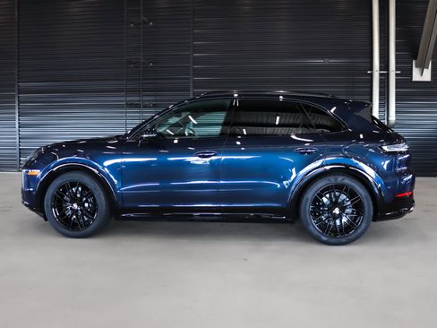 Certified 2026 Porsche Cayenne GTS image 2