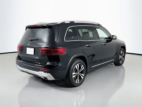 Used 2025 Mercedes-Benz GLB 250 4MATIC image 9