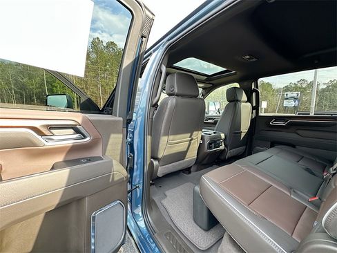 New 2026 GMC Sierra 2500 Denali w/ Denali Reserve Package image 17