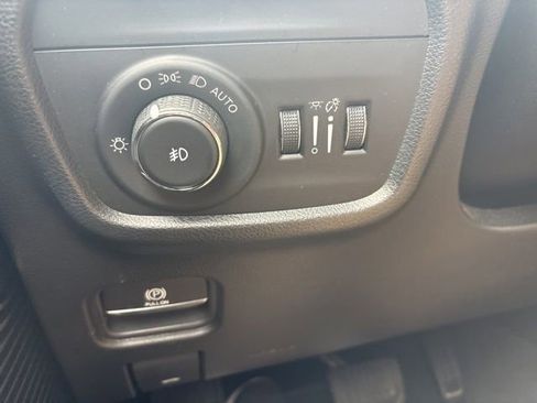 Used 2023 Jeep Grand Cherokee Summit w/ Luxury Tech Group V AWD/4WD image 31