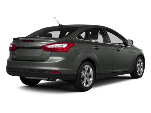 Used 2014 Ford Focus Titanium FWD image 2