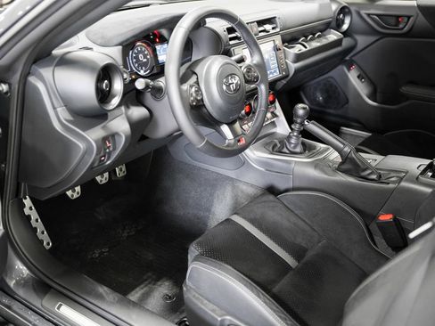 Used 2024 Toyota GR86 Premium image 9