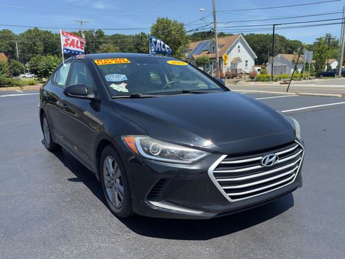 Used 2017 Hyundai Elantra SE FWD image 3