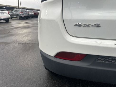 Used 2024 Jeep Compass Latitude image 9