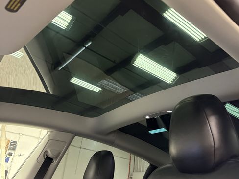 Used 2023 Tesla Model 3 Standard Range image 11