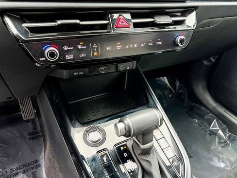 Certified 2024 Kia Niro EX image 19