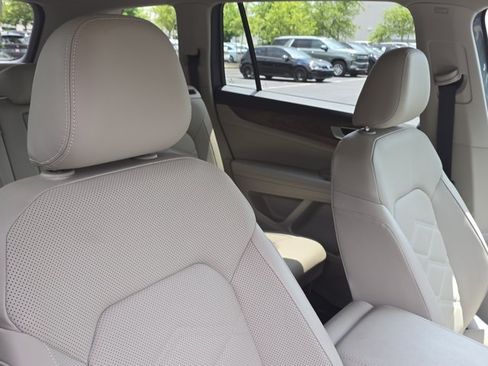 Used 2024 Volkswagen Atlas SE FWD image 23
