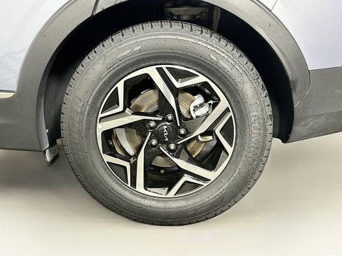 Used 2025 Kia Sportage LX FWD image 11