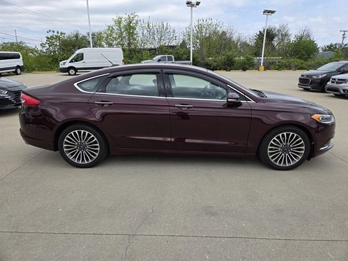 Used 2018 Ford Fusion SE w/ Fusion SE Technology Package FWD image 2