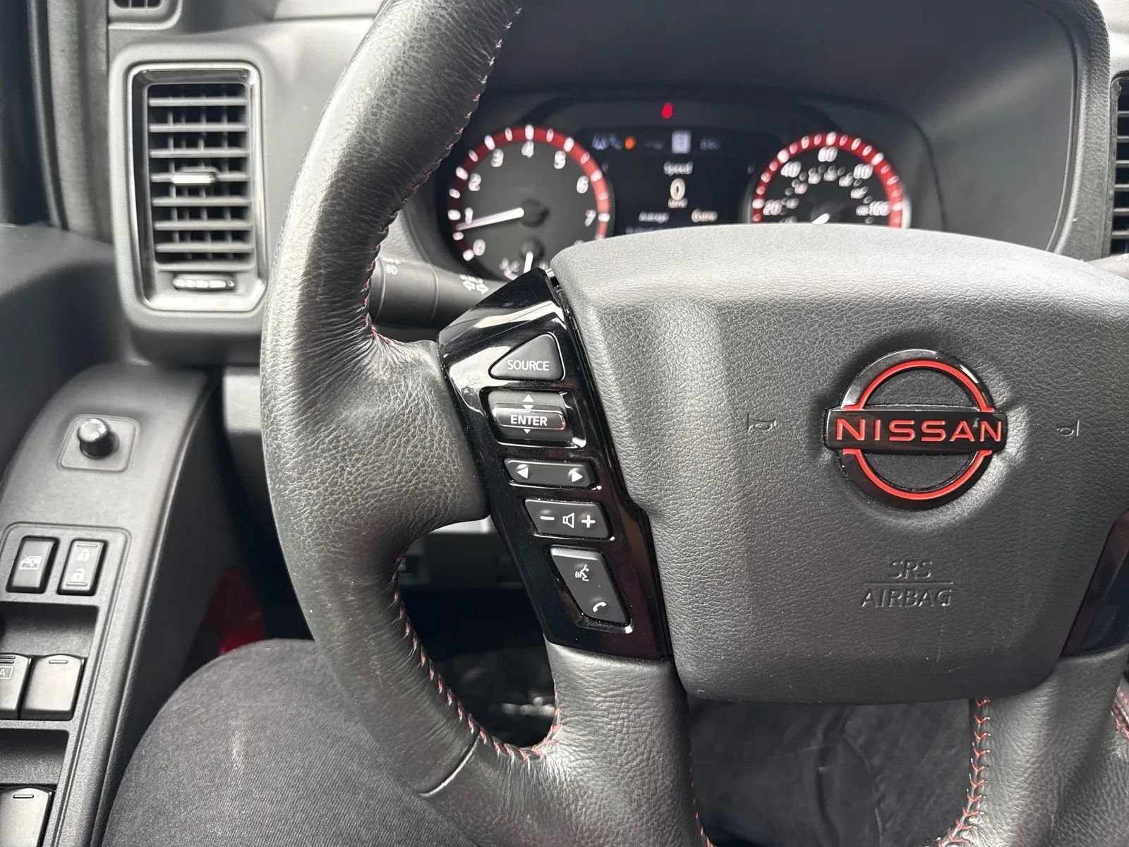 Used 2024 Nissan Frontier PRO-4X w/ Technology Package AWD/4WD image 18