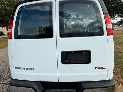 Used 2023 GMC Savana 2500 image 5