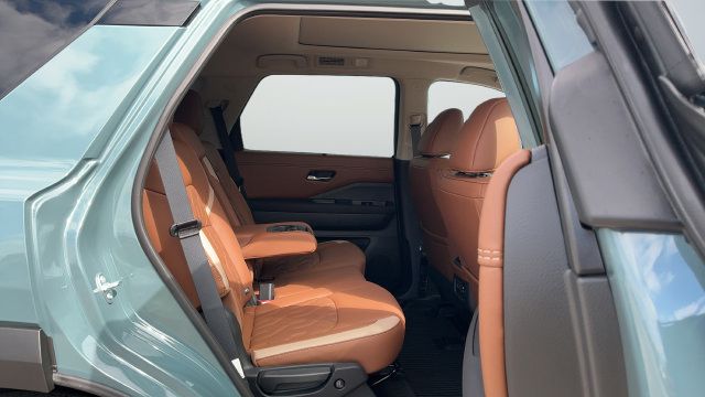 New 2026 Nissan Pathfinder Platinum w/ Cargo Package FWD image 19