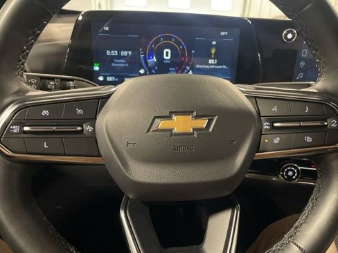 Used 2025 Chevrolet Equinox LT image 16