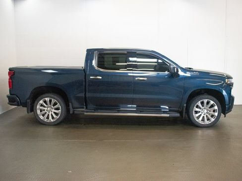 Used 2019 Chevrolet Silverado 1500 High Country w/ Technology Package AWD/4WD image 3