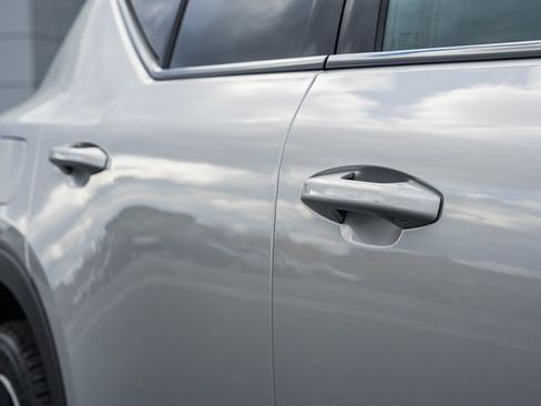 Used 2024 Volvo XC40 B5 Plus w/ Protection Package Premier image 17