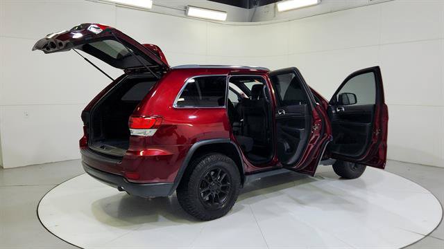 Used 2020 Jeep Grand Cherokee Laredo RWD image 32