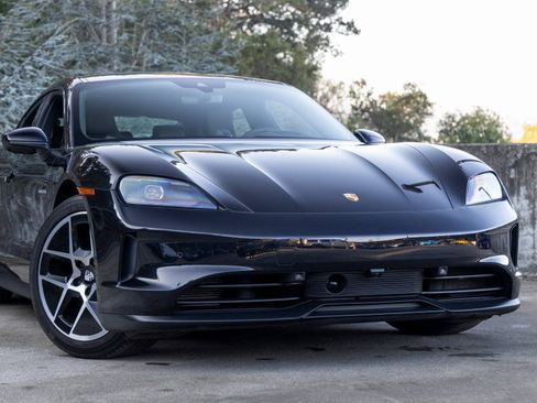 Certified 2025 Porsche Taycan image 9