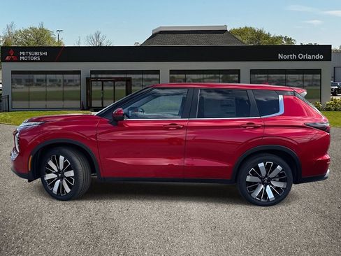 New 2026 Mitsubishi Outlander SE FWD image 3