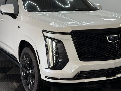 Used 2025 Cadillac Escalade Sport Platinum w/ LPO, Floor Liner Package AWD/4WD image 2