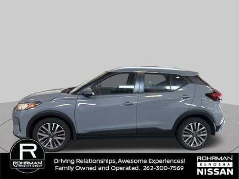 Used 2023 Nissan Kicks SV FWD image 2