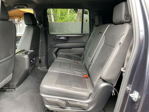 Used 2025 Chevrolet Suburban Z71 AWD/4WD image 17