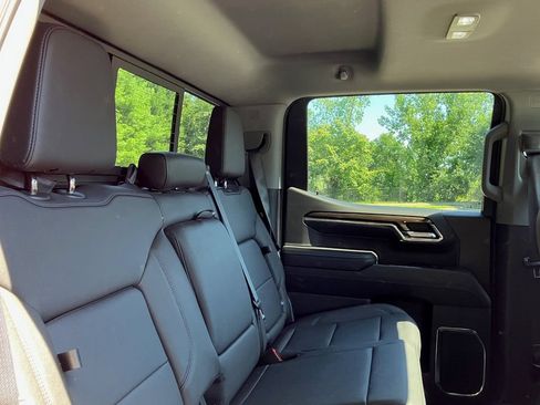 Used 2024 Chevrolet Silverado 1500 LT Trail Boss w/ LT Trail Boss Premium Package AWD/4WD image 10