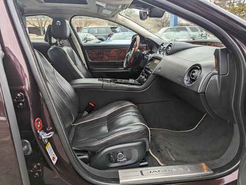Used 2019 Jaguar XJ R-Sport image 29